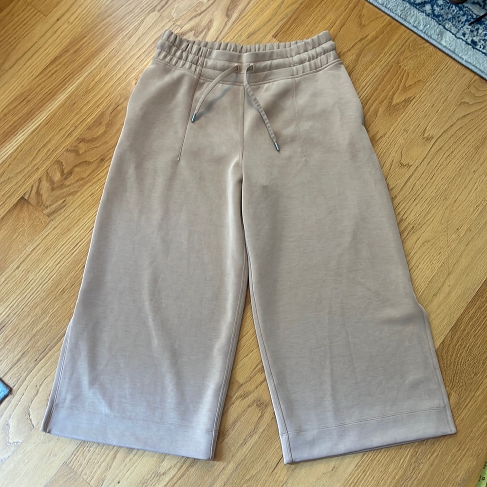 Lululemon Soft Ambitions High Rise Crop Pants Sz 8 Beechwood $118